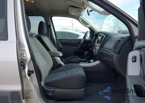 2006 Mazda Tribute I из США, поврежденный, VIN 4F2YZ02Z46KM33161